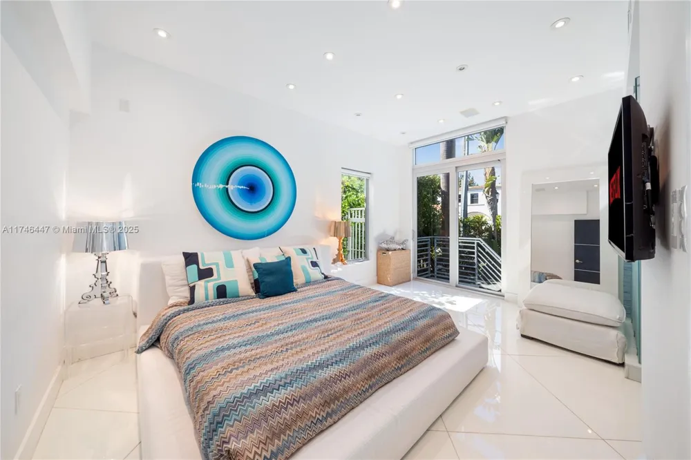 227 E DILIDO DR Miami Beach, FL 33139