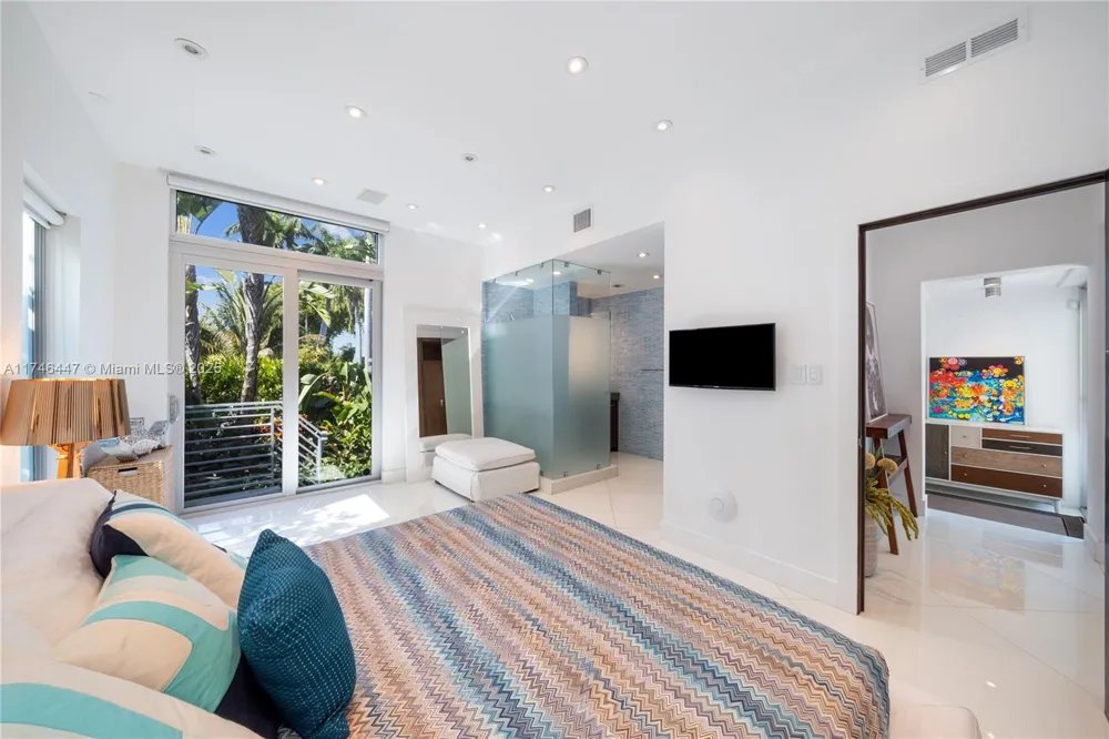 227 E DILIDO DR Miami Beach, FL 33139