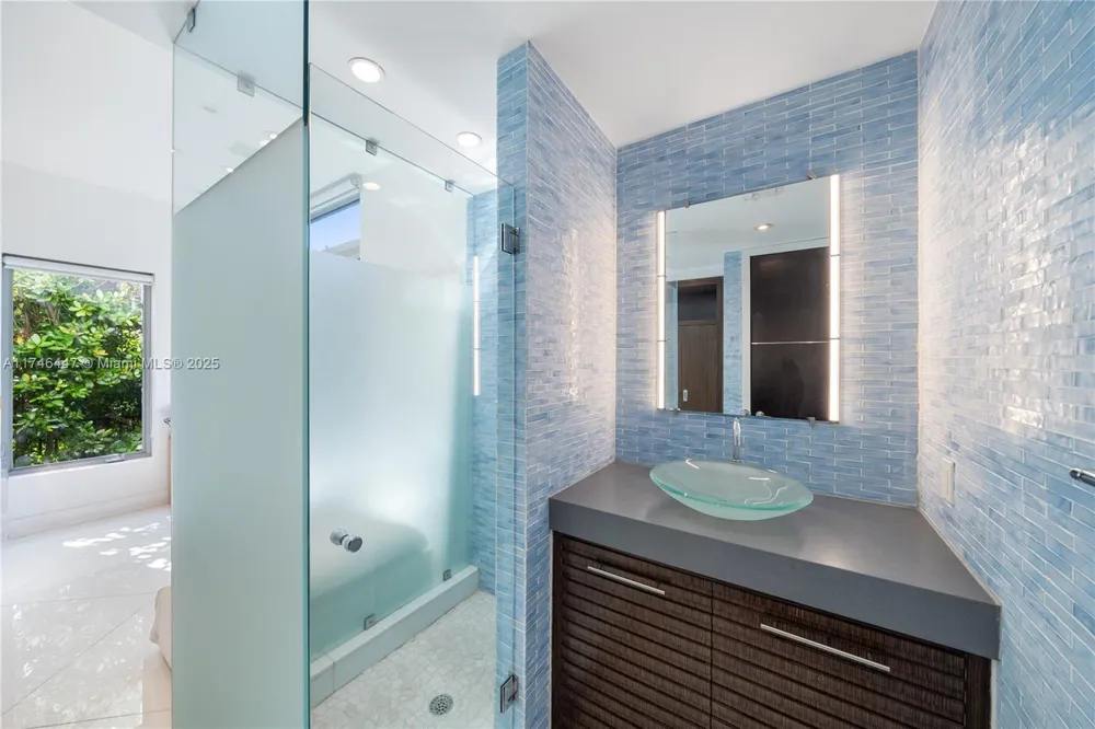 227 E DILIDO DR Miami Beach, FL 33139