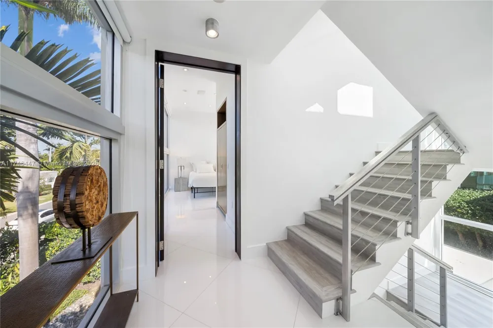 227 E DILIDO DR Miami Beach, FL 33139