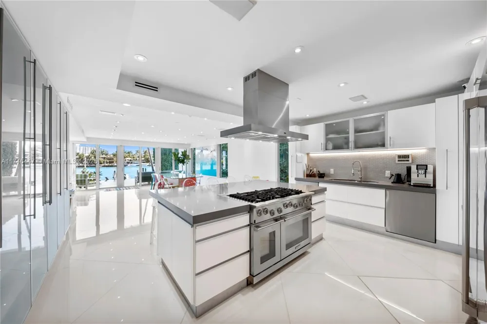 227 E DILIDO DR Miami Beach, FL 33139