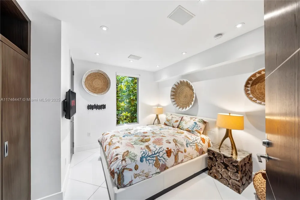 227 E DILIDO DR Miami Beach, FL 33139