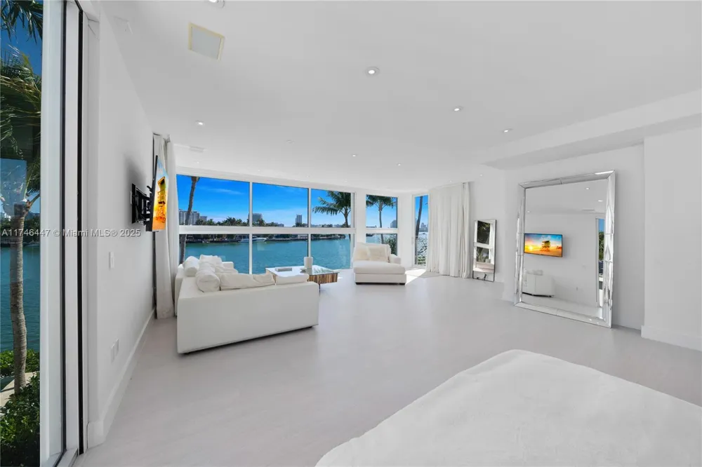 227 E DILIDO DR Miami Beach, FL 33139