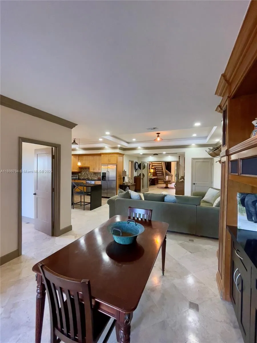 6100 Paradise Point Dr Palmetto Bay, FL 33157