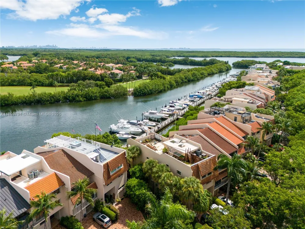 6100 Paradise Point Dr Palmetto Bay, FL 33157