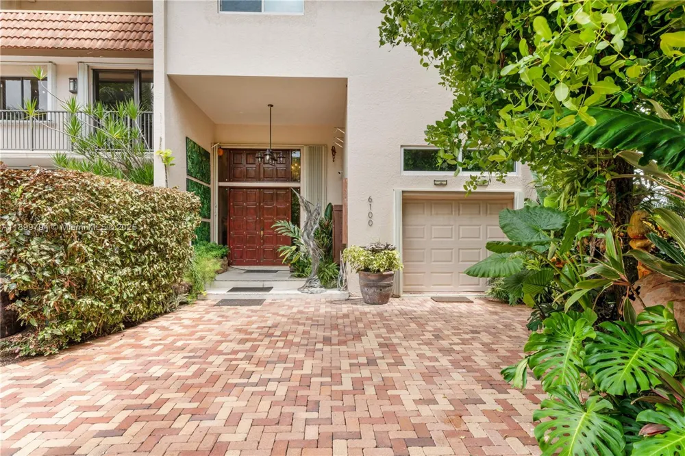 6100 Paradise Point Dr Palmetto Bay, FL 33157
