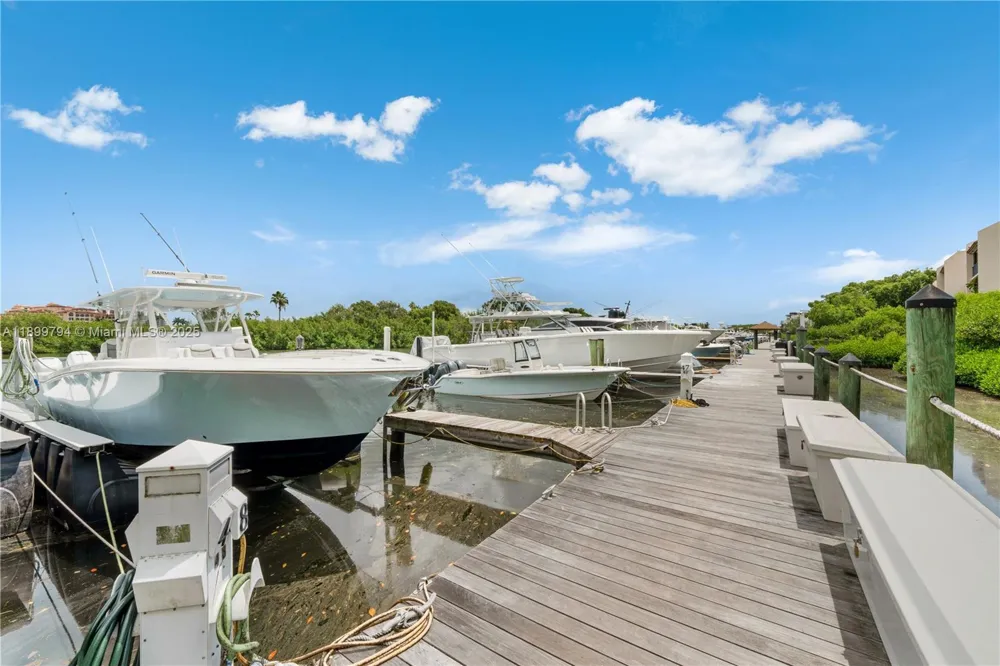 6100 Paradise Point Dr Palmetto Bay, FL 33157