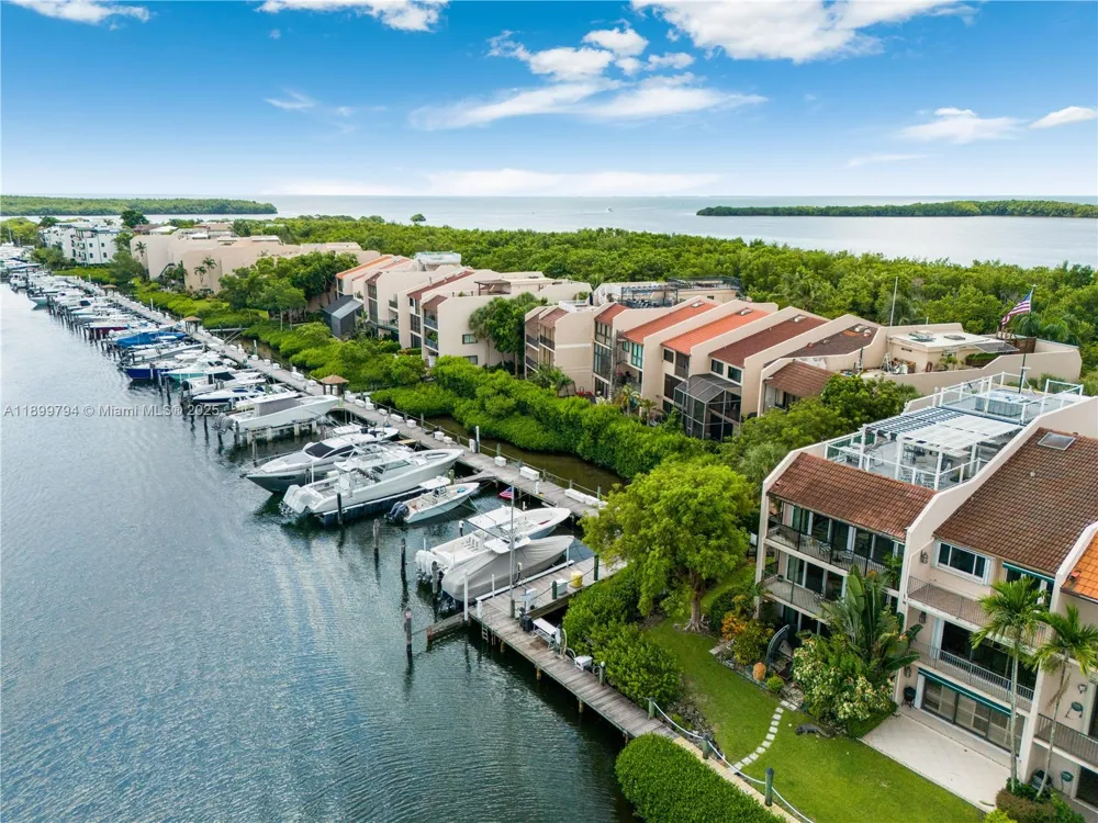 6100 Paradise Point Dr Palmetto Bay, FL 33157
