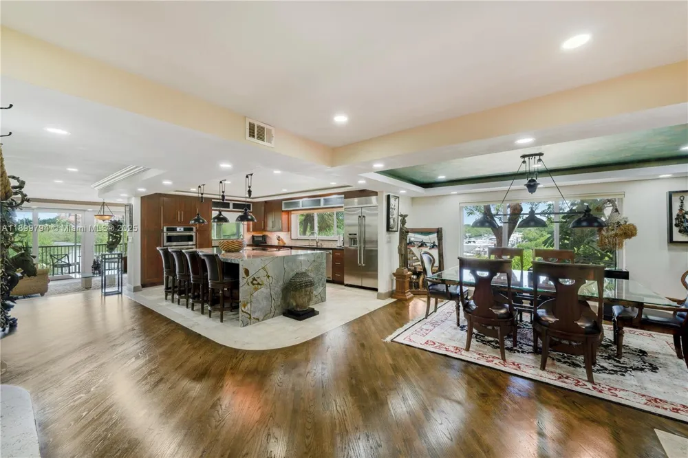 6100 Paradise Point Dr Palmetto Bay, FL 33157