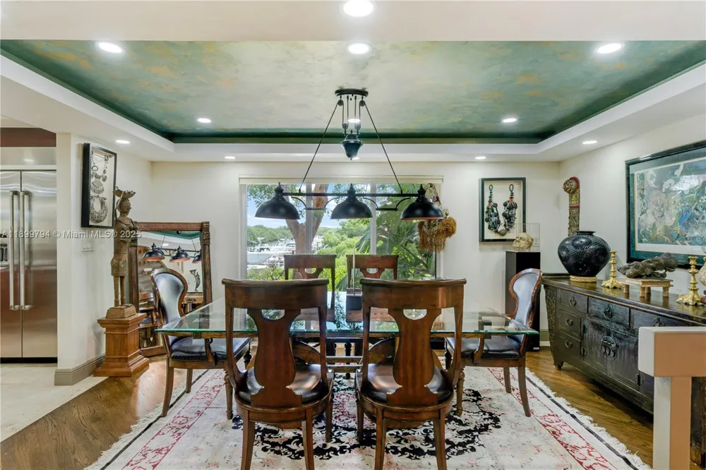6100 Paradise Point Dr Palmetto Bay, FL 33157