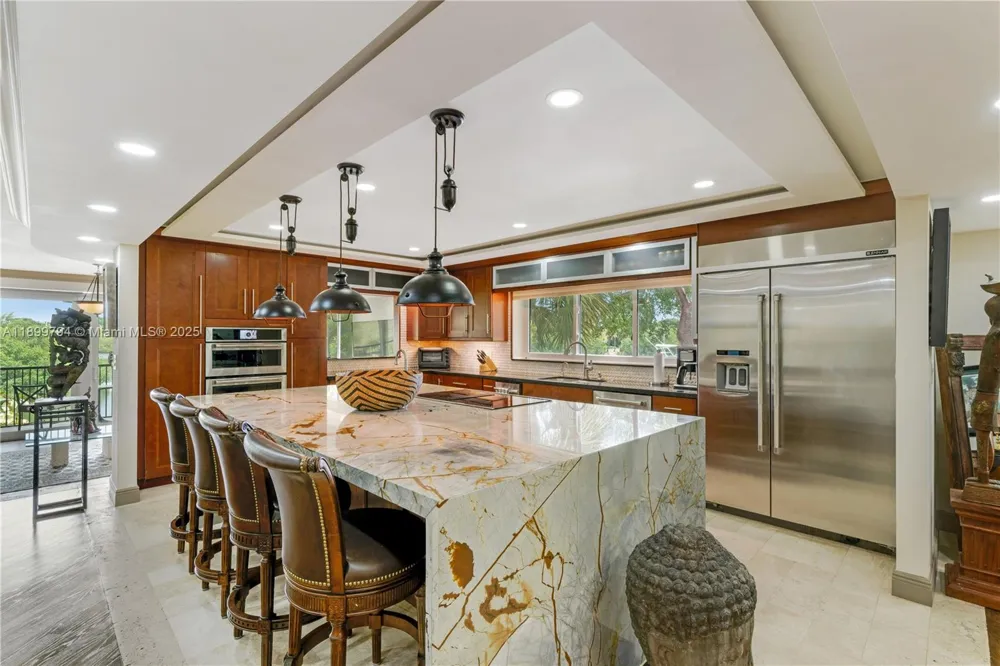 6100 Paradise Point Dr Palmetto Bay, FL 33157