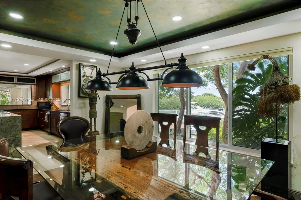 6100 Paradise Point Dr Palmetto Bay, FL 33157