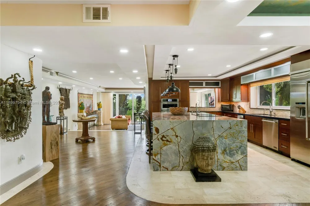 6100 Paradise Point Dr Palmetto Bay, FL 33157