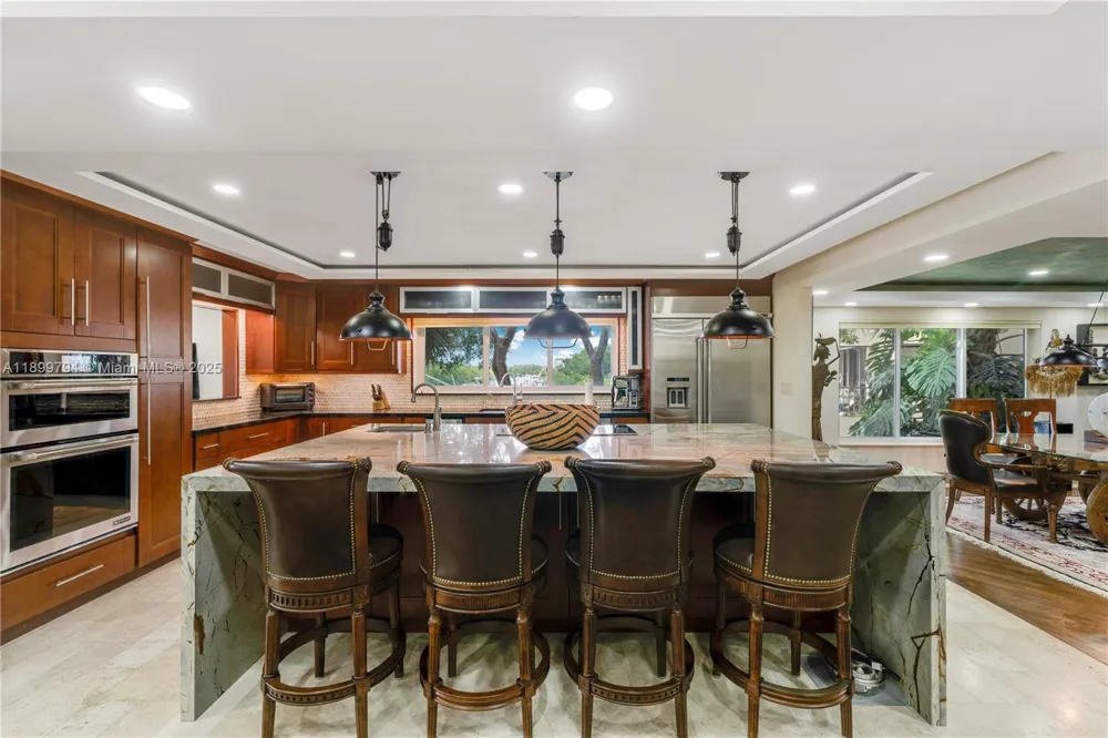 6100 Paradise Point Dr Palmetto Bay, FL 33157