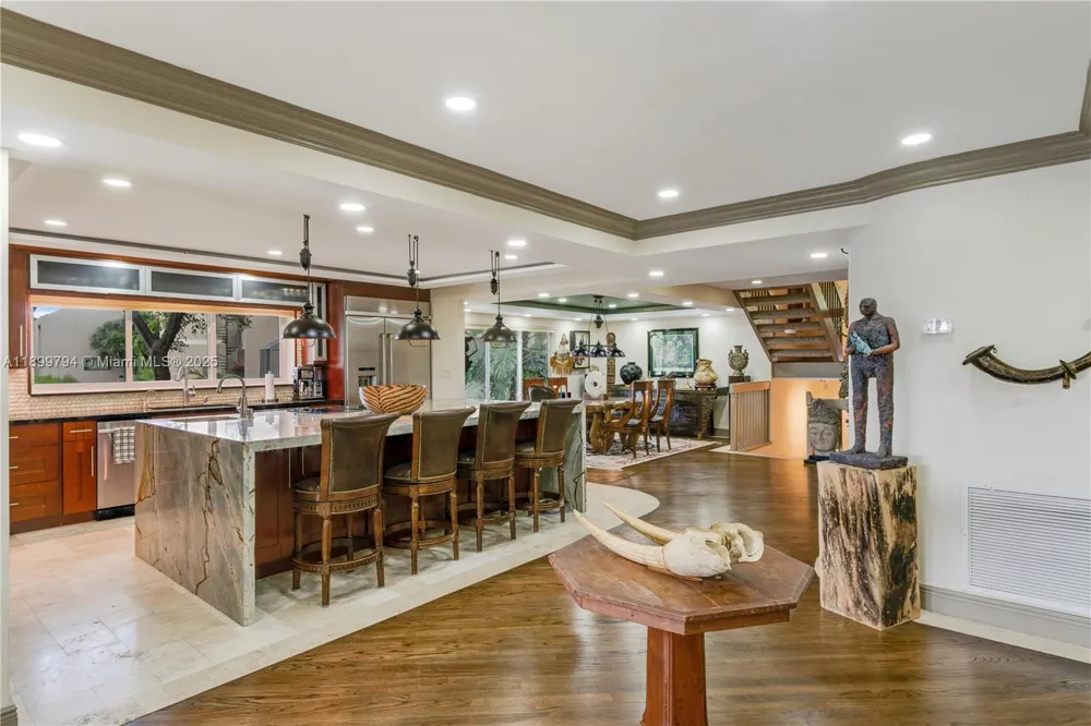 6100 Paradise Point Dr Palmetto Bay, FL 33157