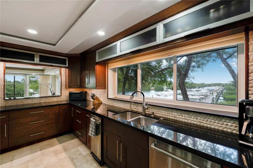 6100 Paradise Point Dr Palmetto Bay, FL 33157
