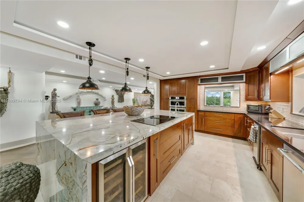 6100 Paradise Point Dr Palmetto Bay, FL 33157