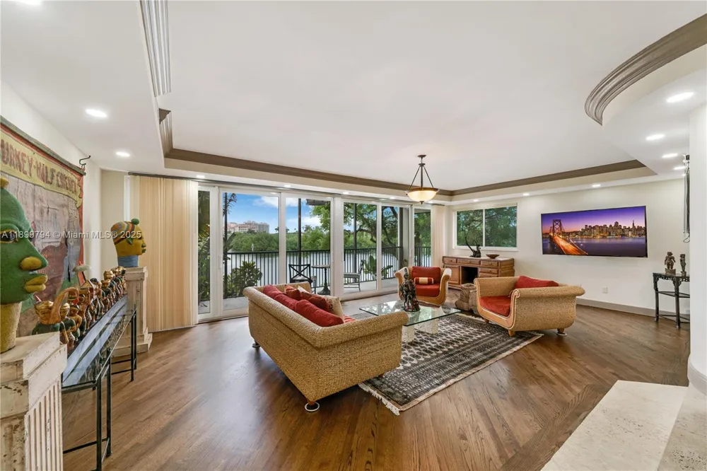 6100 Paradise Point Dr Palmetto Bay, FL 33157