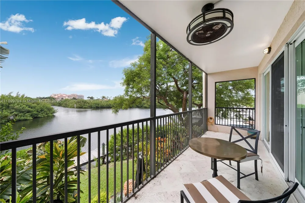 6100 Paradise Point Dr Palmetto Bay, FL 33157