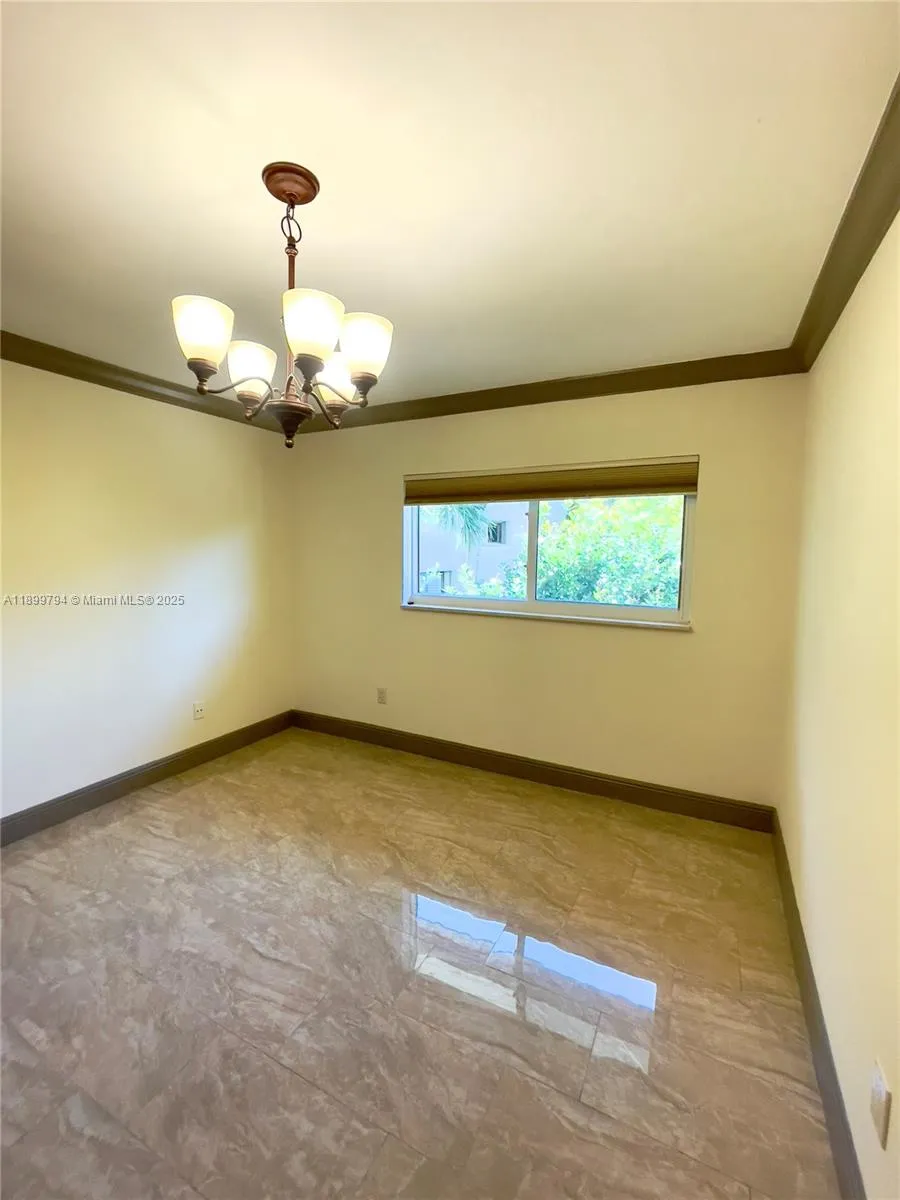 6100 Paradise Point Dr Palmetto Bay, FL 33157