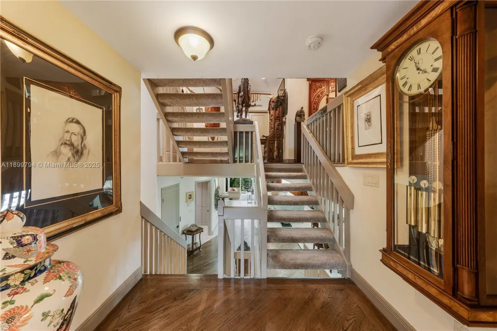 6100 Paradise Point Dr Palmetto Bay, FL 33157