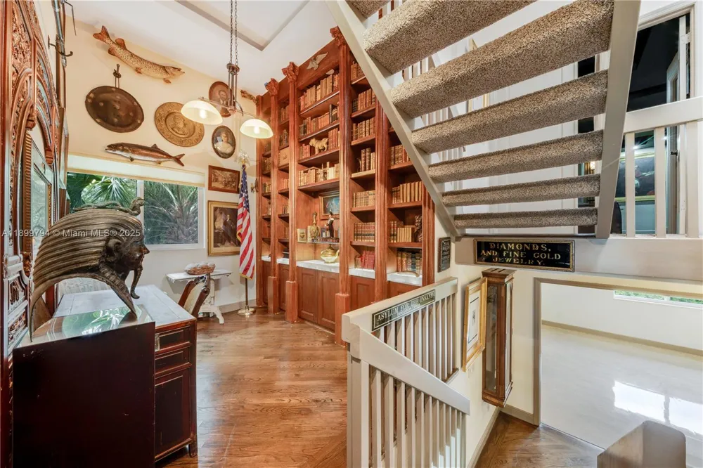 6100 Paradise Point Dr Palmetto Bay, FL 33157