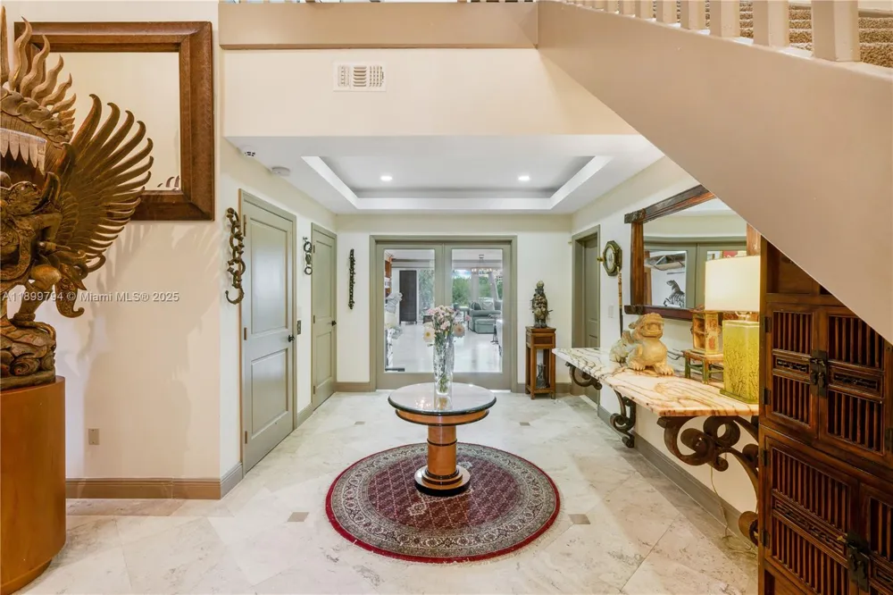 6100 Paradise Point Dr Palmetto Bay, FL 33157