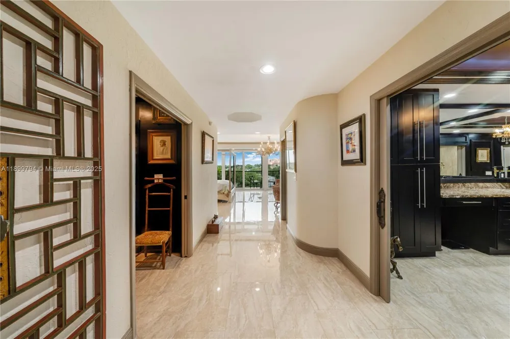 6100 Paradise Point Dr Palmetto Bay, FL 33157
