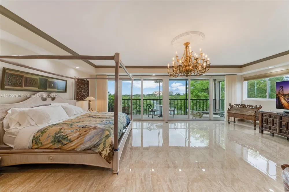 6100 Paradise Point Dr Palmetto Bay, FL 33157
