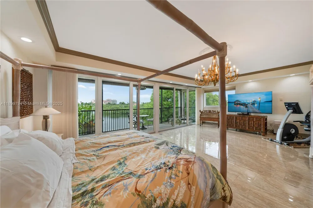6100 Paradise Point Dr Palmetto Bay, FL 33157