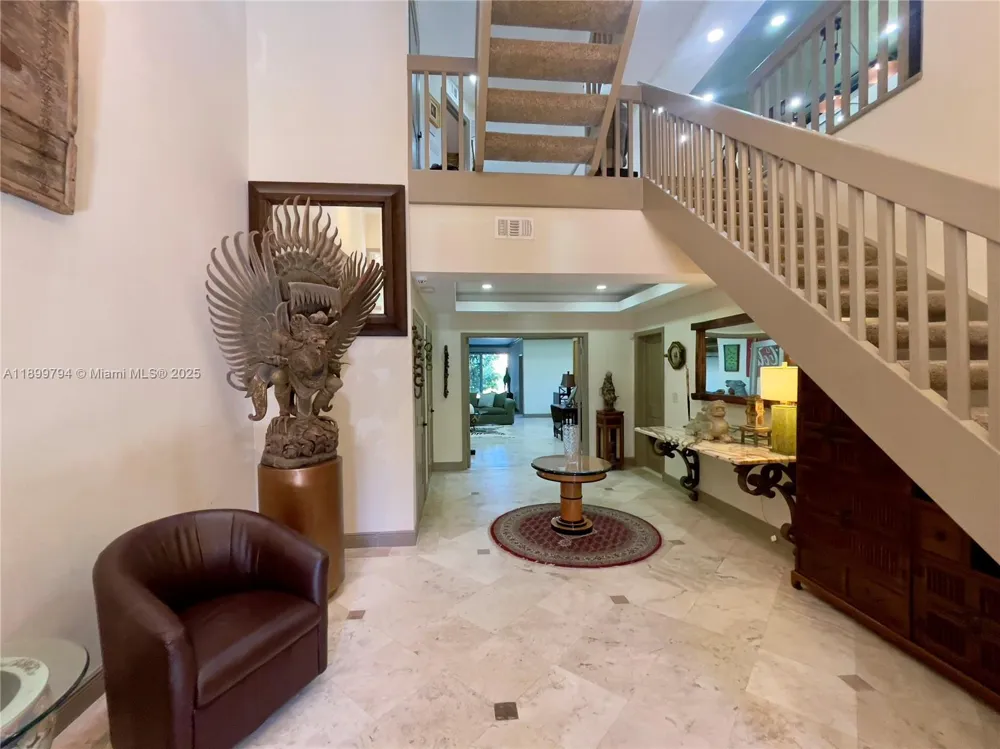 6100 Paradise Point Dr Palmetto Bay, FL 33157