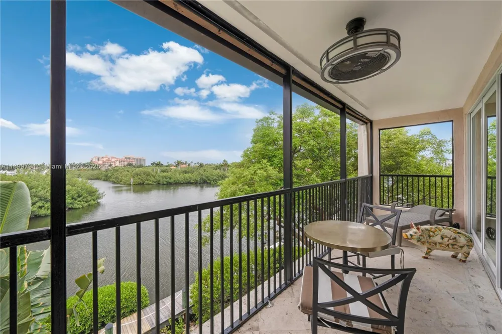 6100 Paradise Point Dr Palmetto Bay, FL 33157