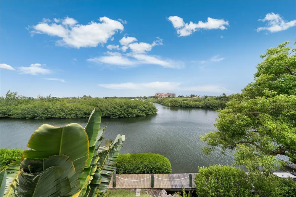 6100 Paradise Point Dr Palmetto Bay, FL 33157