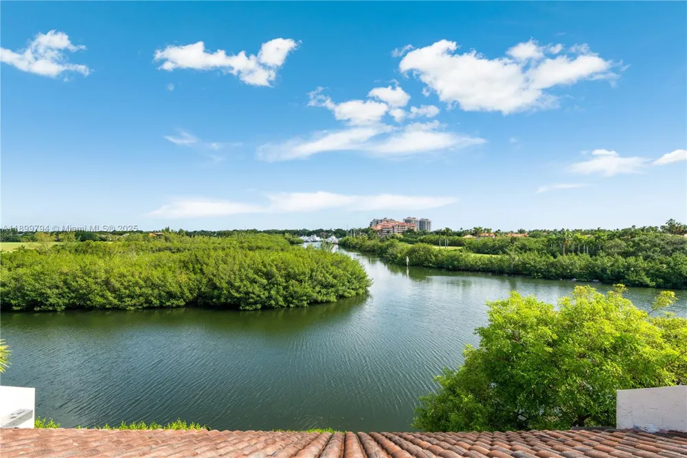 6100 Paradise Point Dr Palmetto Bay, FL 33157