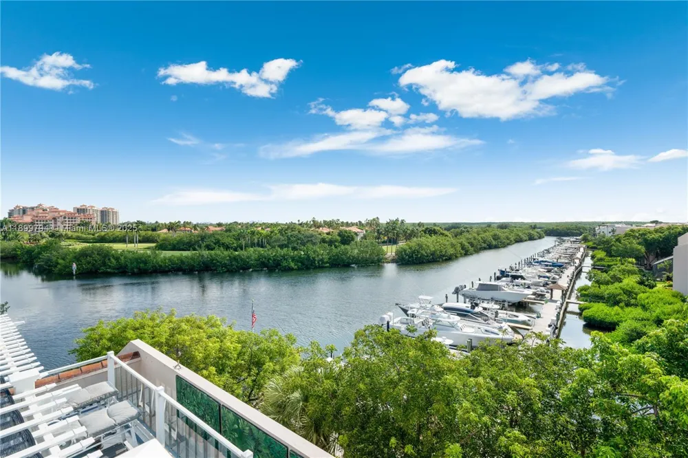 6100 Paradise Point Dr Palmetto Bay, FL 33157