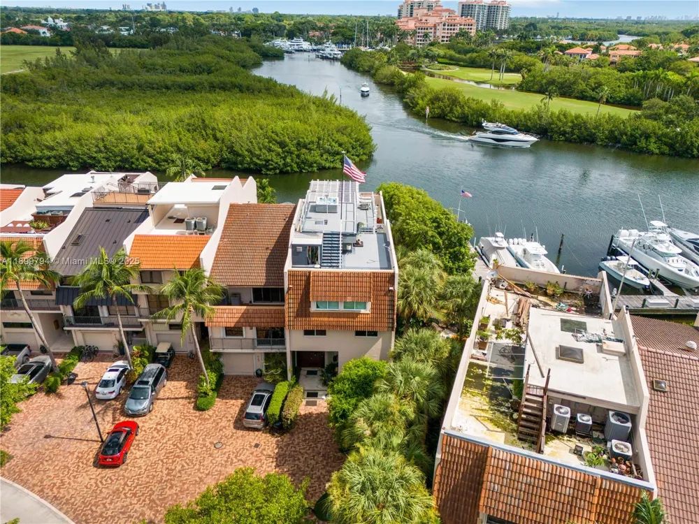 6100 Paradise Point Dr Palmetto Bay, FL 33157
