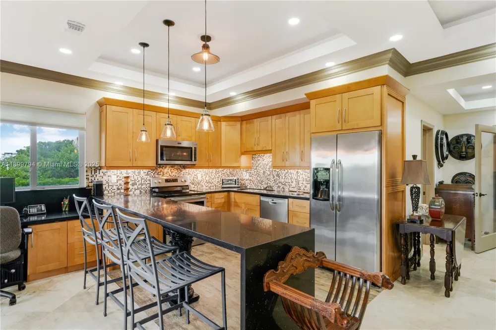 6100 Paradise Point Dr Palmetto Bay, FL 33157