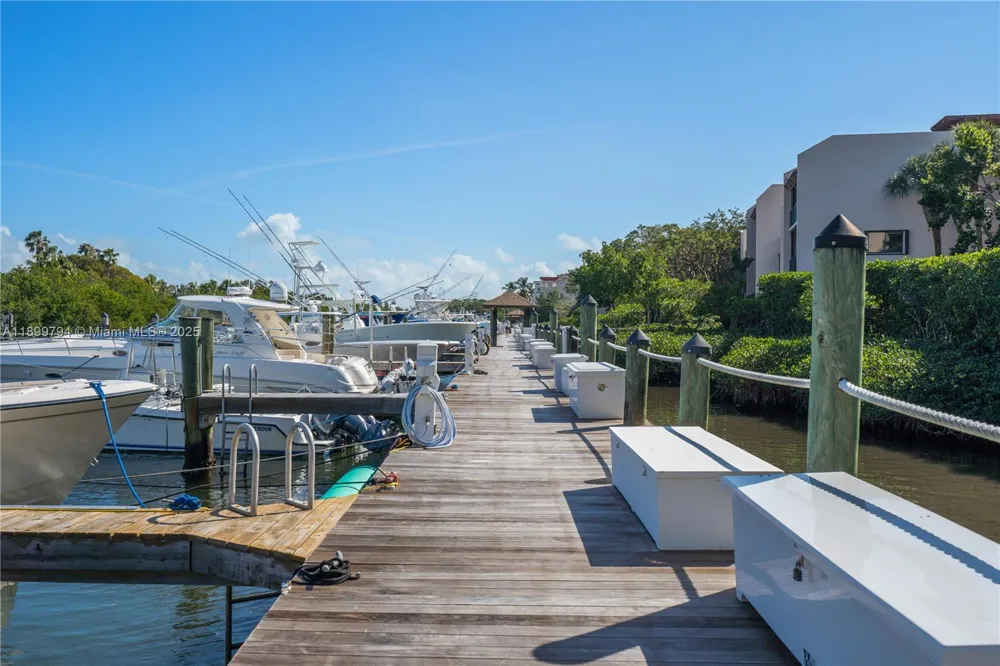 6100 Paradise Point Dr Palmetto Bay, FL 33157