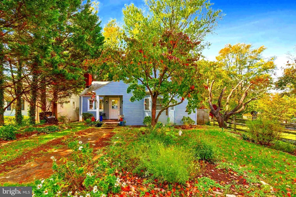 208 CHESTNUT STREET Middleburg, VA 20117
