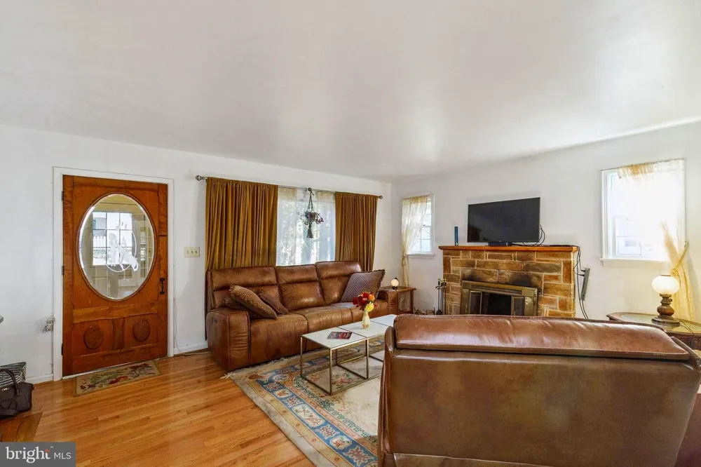 208 CHESTNUT STREET Middleburg, VA 20117
