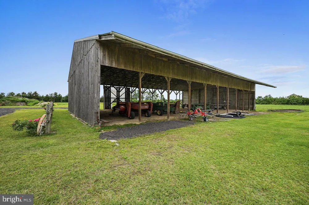 1950 PEARSONS CORNER ROAD Hartly, DE 19953