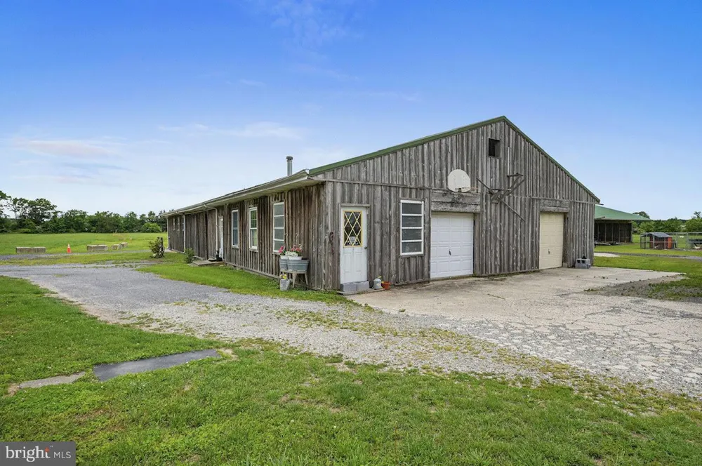 1950 PEARSONS CORNER ROAD Hartly, DE 19953