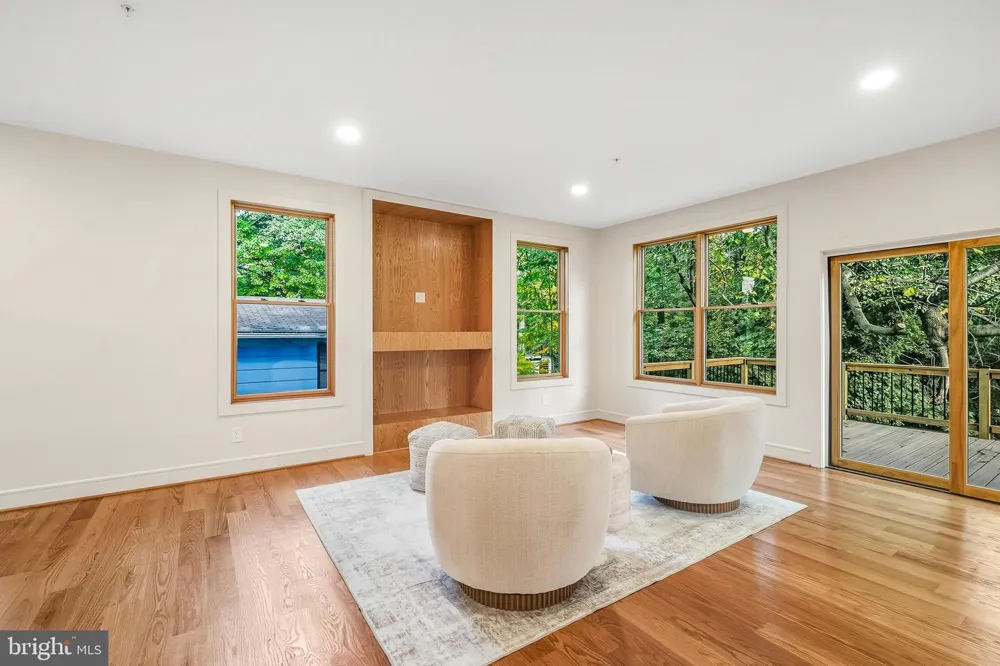 110 GENEVA Silver Spring, MD 20912