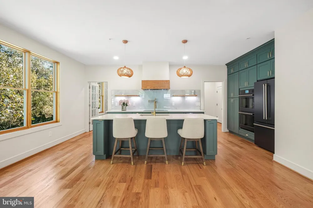 110 GENEVA Silver Spring, MD 20912