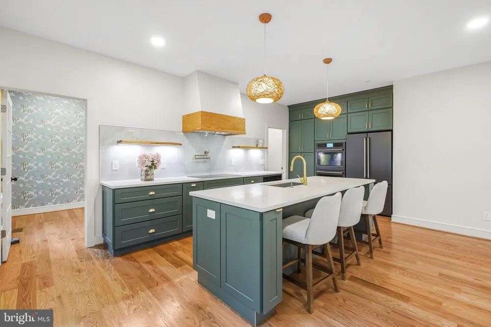 110 GENEVA Silver Spring, MD 20912