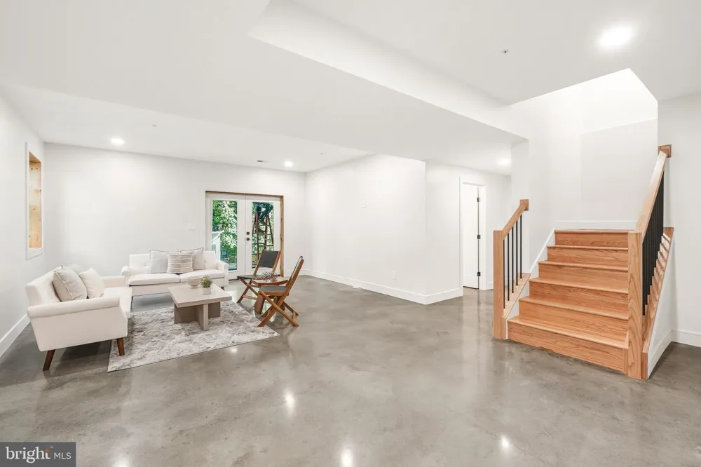 110 GENEVA Silver Spring, MD 20912