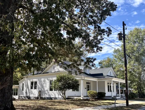 123 Lee Street