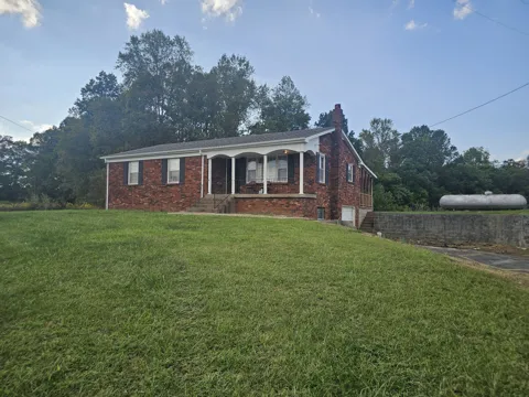 1077 Rock Ave