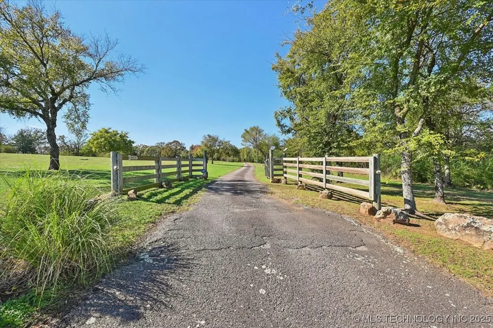 22217 US Hwy 59 Spiro, OK 74959