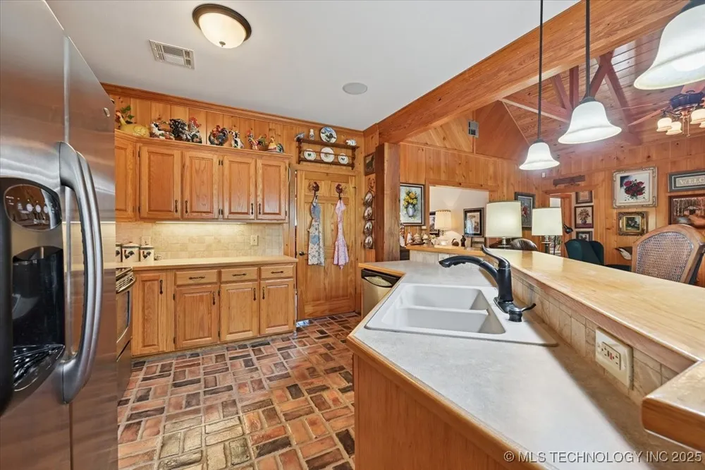 22217 US Hwy 59 Spiro, OK 74959